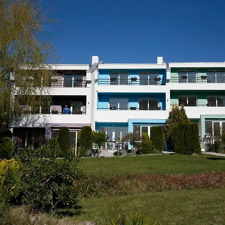 Stayinn Rainbow Houses 阳光海滩